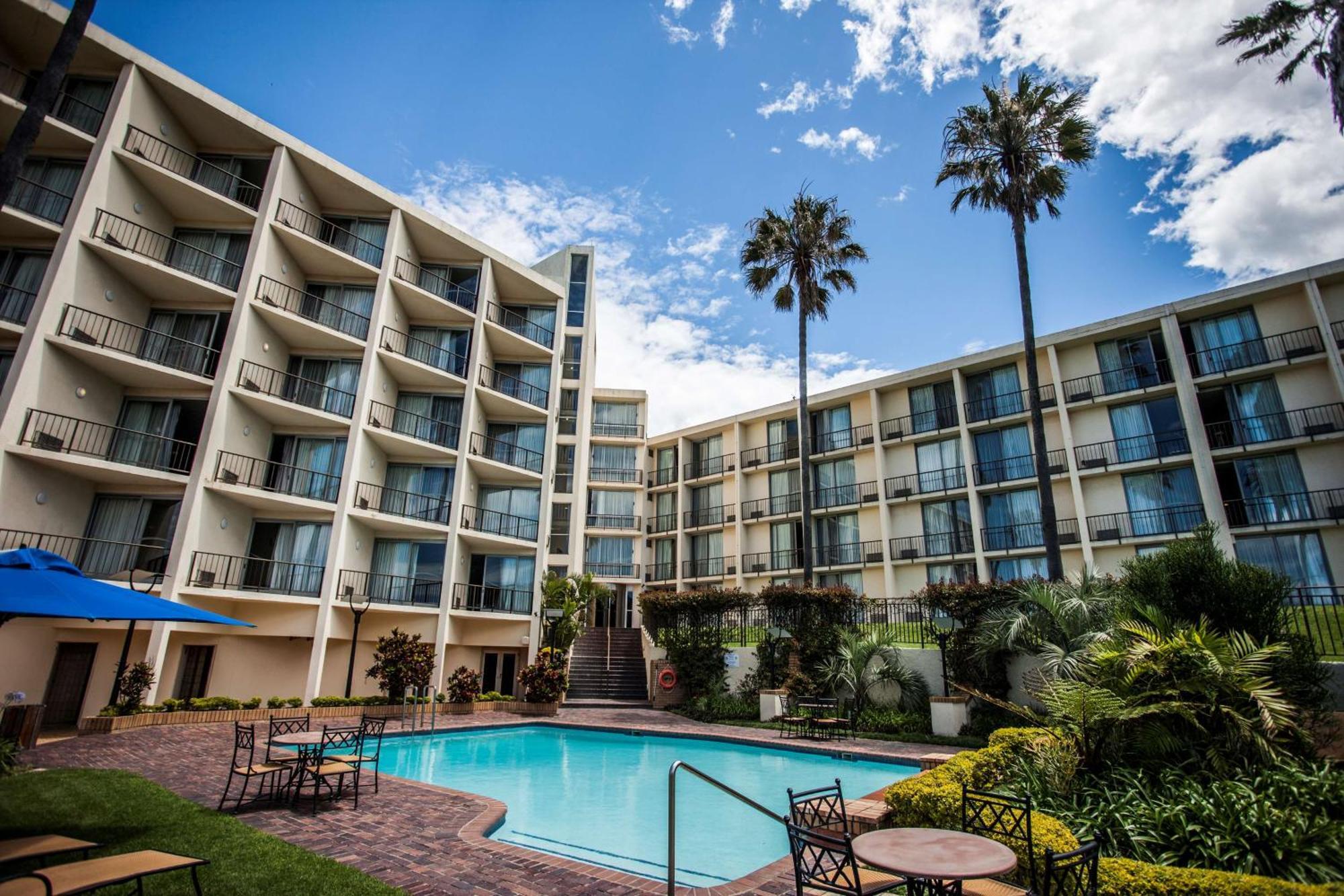 Отель Garden Court Ист-Лондон Экстерьер фото